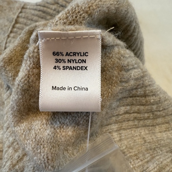 Evereve Anya Cardigan Sweater Size M Oatmeal Tan V-Neck Button Front Knit $108 - Picture 7 of 10